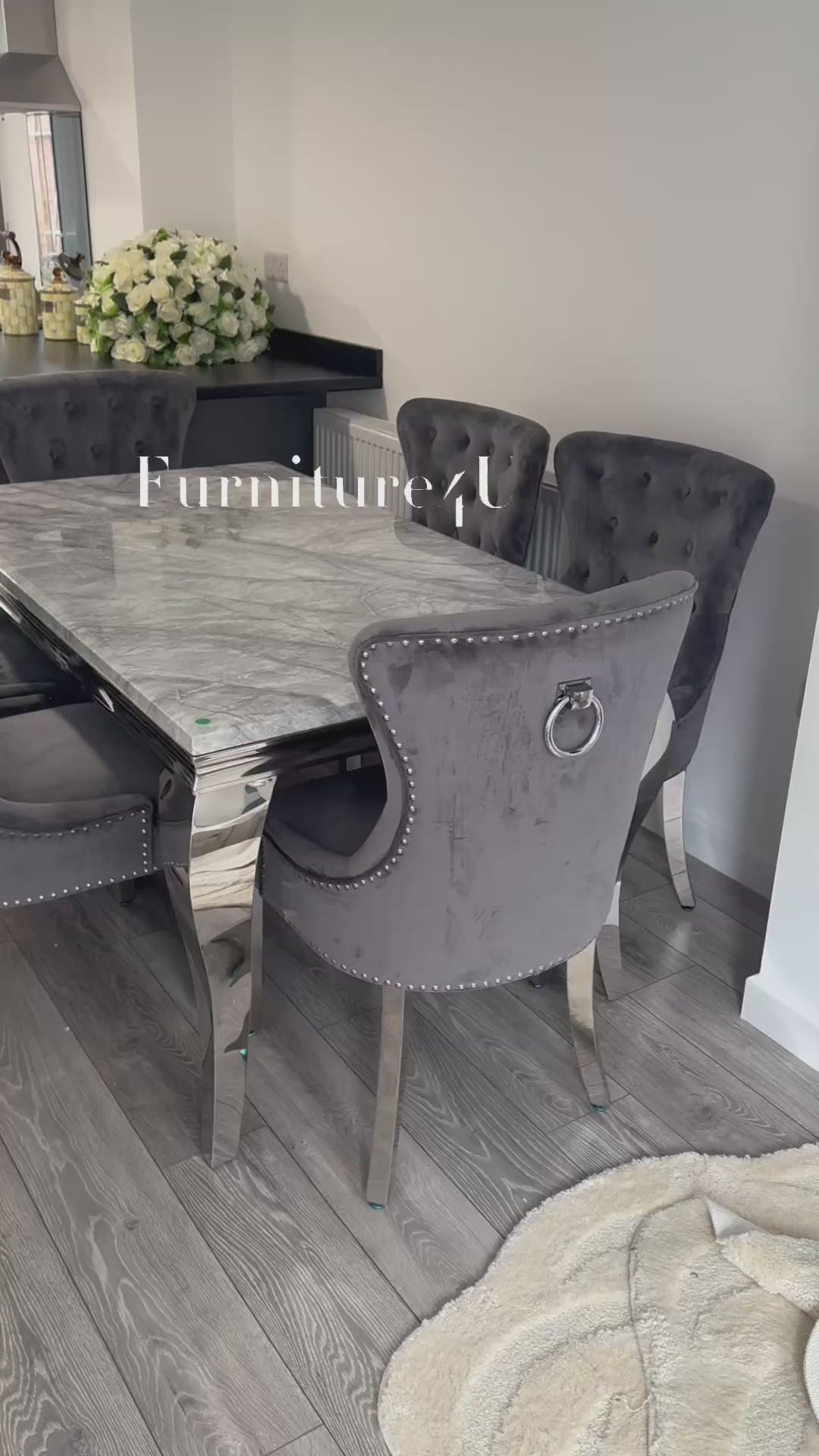 1.8 Louis with 6 Ring Chairs